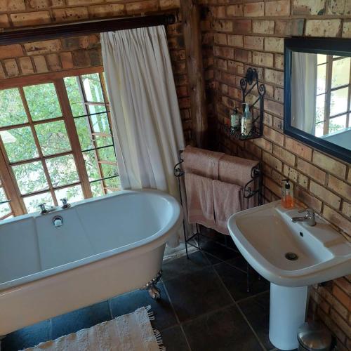 Kayanzee-Lodge-room-four-bathroom